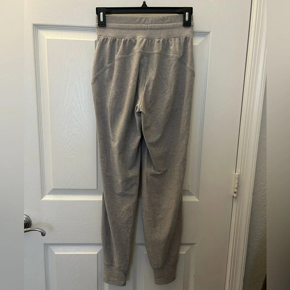 ! Lululemon Light gray athletic sweatpants size 4 - Picture 2 of 4